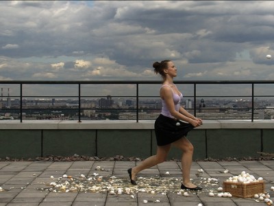 Полина Канис. Яйца. 2010. Видеоинсталляция. © Автор / Polina Kanis. Eggs. 2010. Video installation. © Artist