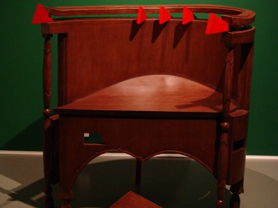 Вадим Захаров. Гарнитур Святой Себастьян возле кипящей овсяной каши. 2008. Объекты, видео. Дерево, смешанная техника. Courtesy автор / Vadim Zaharov. The suite Saint Sebastian near boiling porridge oats. 2008. Objects, video. Wood, mixed media. Courtesy of the author