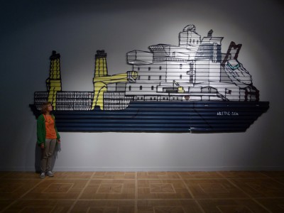 МАКЕ. Arctic Sea. 2009. Профнастил, краска-спрей. 265x600 см. Courtesy Восточная галерея / МАКЕ. Arctic Sea. 2009. Spray paint on corrugated iron. 265x600 cm. Courtesy Vostochnaya gallery