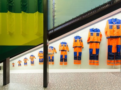 Ирина Корина. 2017. Инсталляция. Смешанная техника. 8x12x10 м. Предоставлено автором. Фото: Юрий Пальмин  /  Irina Korina. 2017. Installation. Various media.  8x12x10 m. Courtesy of the author. Photo: Yuri Palmin